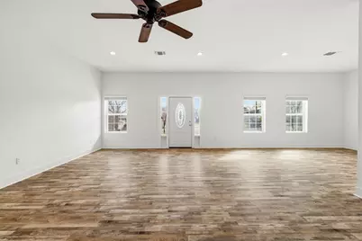 512 Saint Ann St, Fredericksburg, TX 78624 - Photo 9