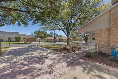 211 W Driftwood Dr, Fredericksburg, TX 78624 - Photo 5