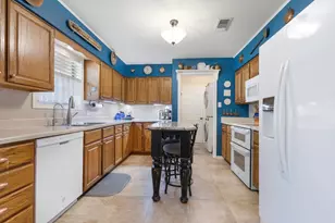 211 W Driftwood Dr, Fredericksburg, TX 78624 - Photo 9