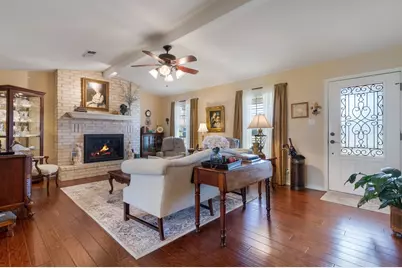 211 W Driftwood Dr, Fredericksburg, TX 78624 - Photo 5