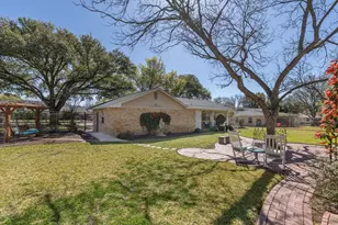 211 W Driftwood Dr, Fredericksburg, TX 78624 - Photo 25