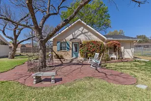 211 W Driftwood Dr, Fredericksburg, TX 78624 - Photo 37