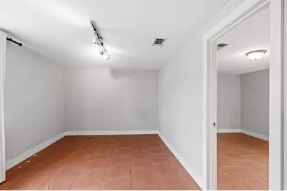 509 W Centre St, Fredericksburg, TX 78624 - Photo 21