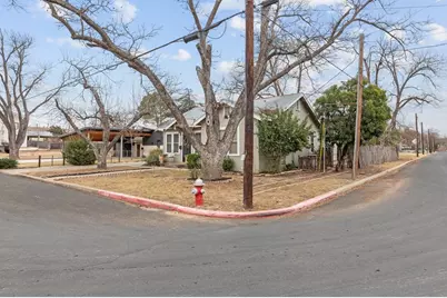 209 S Elk St, Fredericksburg, TX 78624 - Photo 15