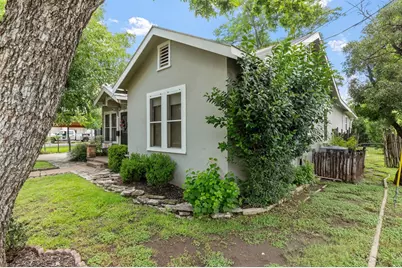 209 S Elk St, Fredericksburg, TX 78624 - Photo 5