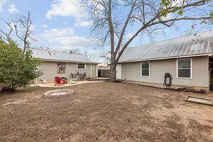 209 S Elk St, Fredericksburg, TX 78624 - Photo 11