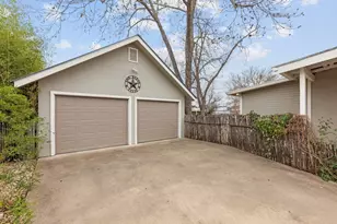 209 S Elk St, Fredericksburg, TX 78624 - Photo 29