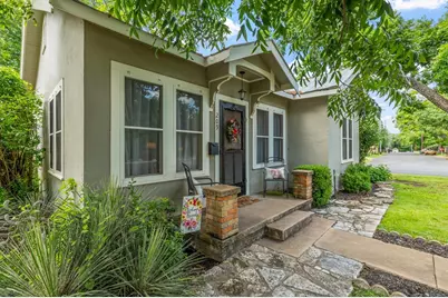 209 S Elk St, Fredericksburg, TX 78624 - Photo 3