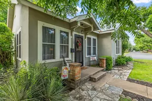 209 S Elk St, Fredericksburg, TX 78624 - Photo 3