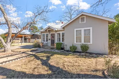 209 S Elk St, Fredericksburg, TX 78624 - Photo 3