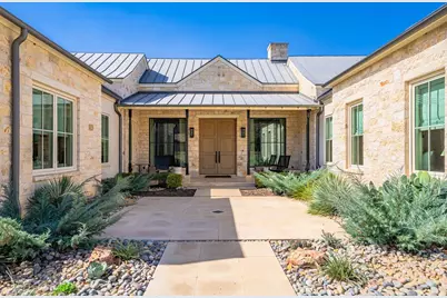 705 W Creek St, Fredericksburg, TX 78624 - Photo 7