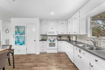 406 E College St, Fredericksburg, TX 78624 - Photo 9