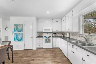 406 E College St, Fredericksburg, TX 78624 - Photo 9