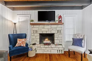 207 S Cherry St, Fredericksburg, TX 78624 - Photo 9