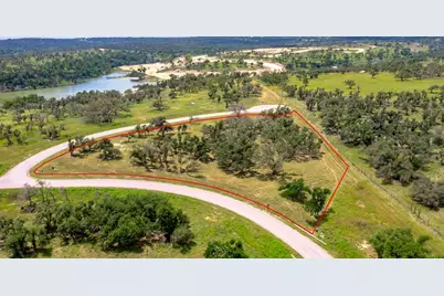 676 Lago Vista Dr, Fredericksburg, TX 78624 - Photo 1