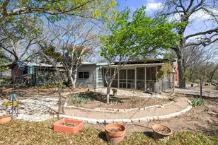 308 Cottonwood St, Fredericksburg, TX 78624 - Photo 35