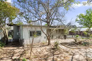 308 Cottonwood St, Fredericksburg, TX 78624 - Photo 37