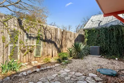 308 Cottonwood St, Fredericksburg, TX 78624 - Photo 33