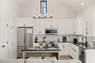 930 S Eagle St, Fredericksburg, TX 78624 - Photo 3