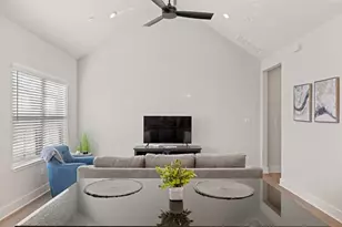 930 S Eagle St, Fredericksburg, TX 78624 - Photo 13