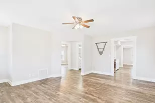 108 S Olive St, Fredericksburg, TX 78624 - Photo 3