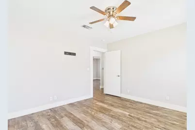 108 S Olive St, Fredericksburg, TX 78624 - Photo 9