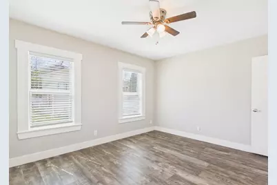 108 S Olive St, Fredericksburg, TX 78624 - Photo 7