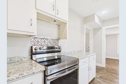 108 S Olive St, Fredericksburg, TX 78624 - Photo 13