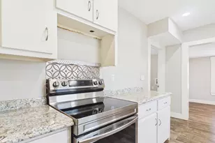 108 S Olive St, Fredericksburg, TX 78624 - Photo 13