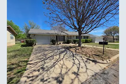 106 Broadmoor St, Fredericksburg, TX 78624 - Photo 3