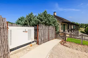 220 N Spies Ridge Dr, Fredericksburg, TX 78624 - Photo 11