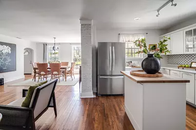 320 W Morse St, Fredericksburg, TX 78624 - Photo 9