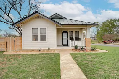 202 S Cherry St, Fredericksburg, TX 78624 - Photo 1