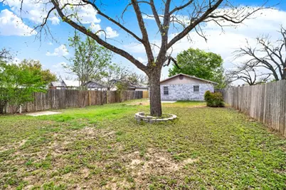 512 S Mesquite St, Fredericksburg, TX 78624 - Photo 5