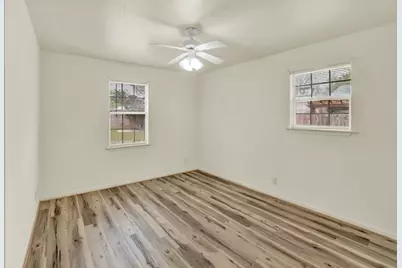 512 S Mesquite St, Fredericksburg, TX 78624 - Photo 15