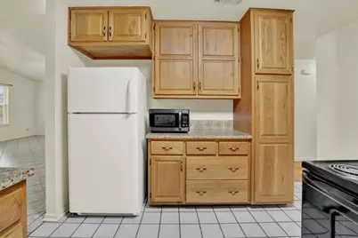 512 S Mesquite St, Fredericksburg, TX 78624 - Photo 9