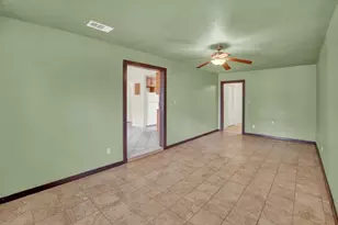 512 S Mesquite St, Fredericksburg, TX 78624 - Photo 9