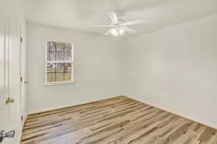 512 S Mesquite St, Fredericksburg, TX 78624 - Photo 5