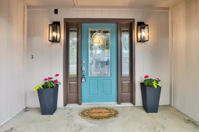 512 S Mesquite St, Fredericksburg, TX 78624 - Photo 3