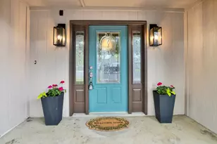 512 S Mesquite St, Fredericksburg, TX 78624 - Photo 3