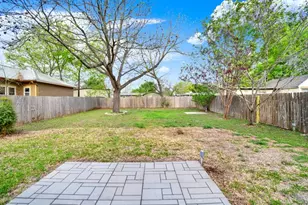 512 S Mesquite St, Fredericksburg, TX 78624 - Photo 17