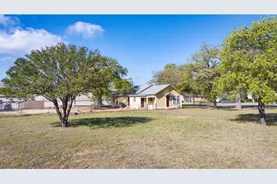 1007 N Llano St, Fredericksburg, TX 78624 - Photo 13