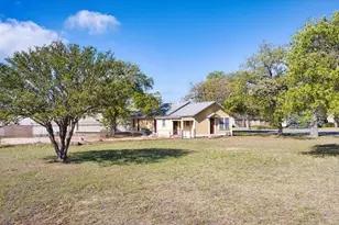 1007 N Llano St, Fredericksburg, TX 78624 - Photo 13
