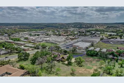 1104 Lois St, Kerrville, TX 78028 - Photo 71