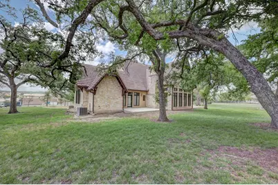 1104 Lois St, Kerrville, TX 78028 - Photo 65