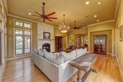 1104 Lois St, Kerrville, TX 78028 - Photo 17