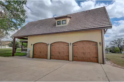 1104 Lois St, Kerrville, TX 78028 - Photo 61