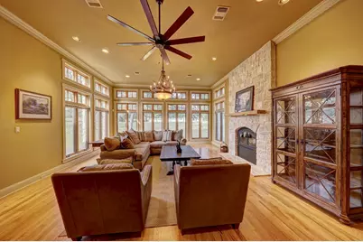 1104 Lois St, Kerrville, TX 78028 - Photo 13