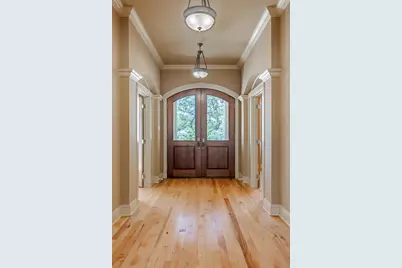 1104 Lois St, Kerrville, TX 78028 - Photo 9