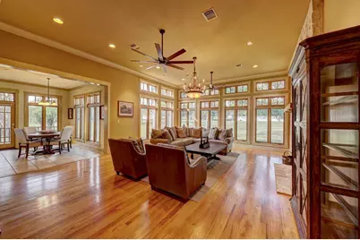 1104 Lois St, Kerrville, TX 78028 - Photo 13